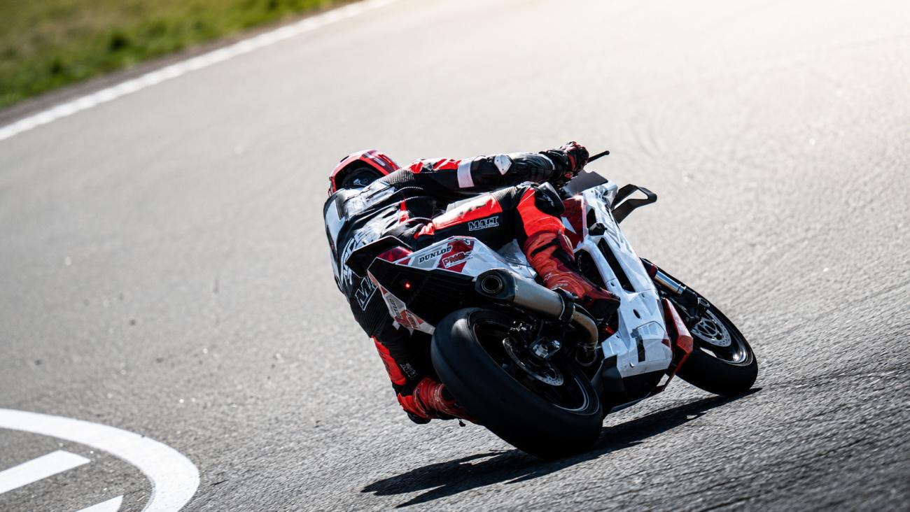 Location d'une KTM RC 990 R Track avec Accès Piste Moto